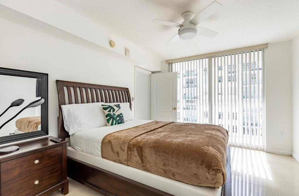 Two Bedroom Oceanview Apartment In Brickell Майами Экстерьер фото